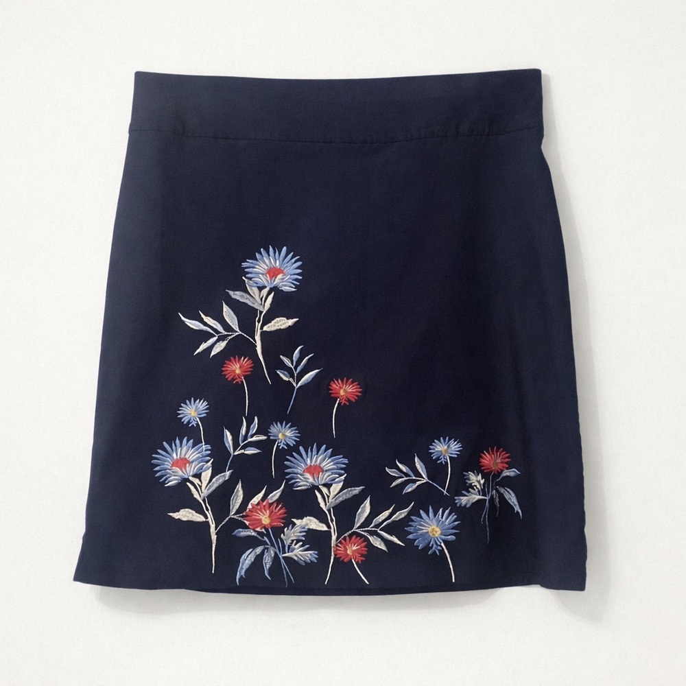 Charter Club Women’s Pull On Skort / Size 8 Navy Floral Embroidered